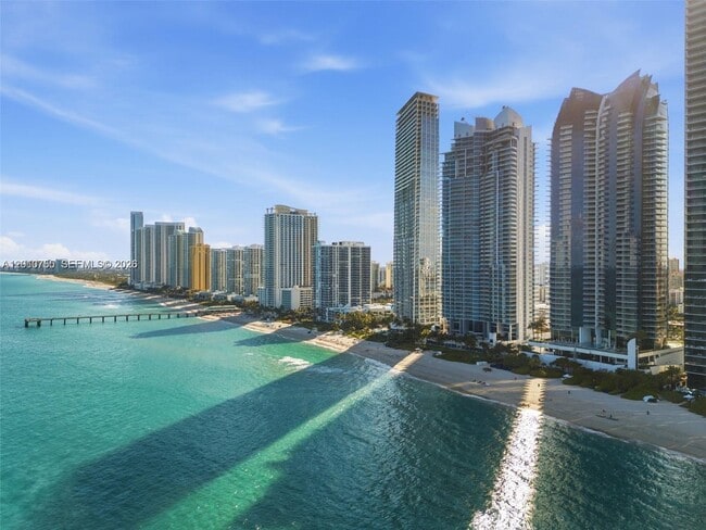 Building Photo - 17121 Collins Ave
