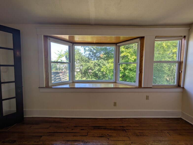 Dining ROom - 1703 S Preston St