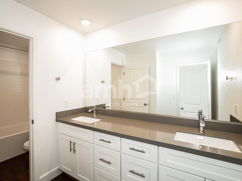 Building Photo - 6526 Enlightenment Dr