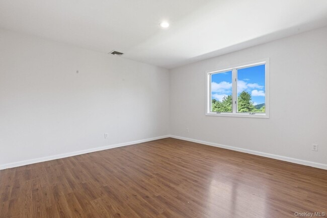 Building Photo - 2 Larissa Ln