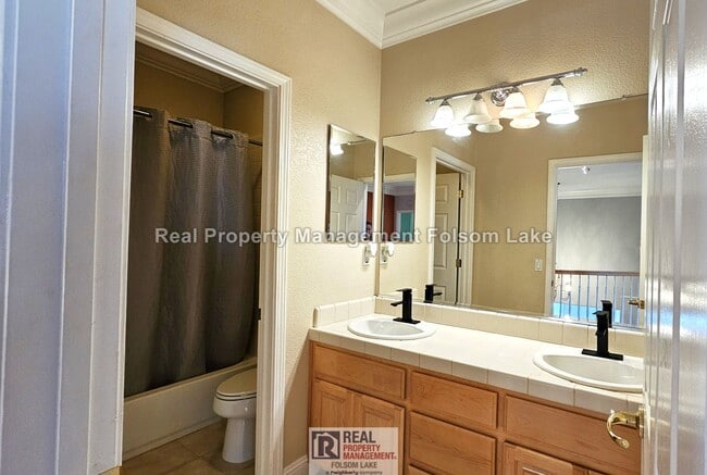 Building Photo - 5 Bedroom Carmichael Home + Large Bonus Room | 3-Car Garage & RV/Boat Parking