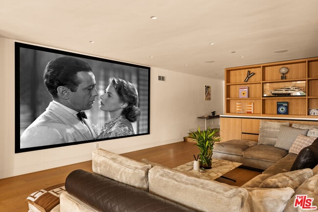 Building Photo - 972 Palisades Beach Rd