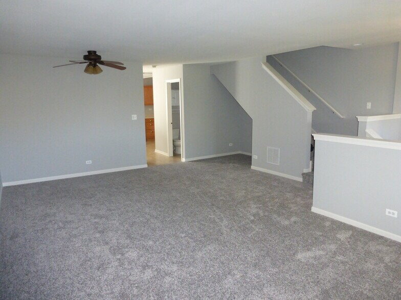 Building Photo - 914 Clover Ln