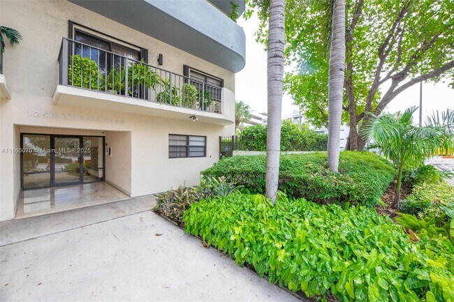 Building Photo - 1250 Lincoln Rd