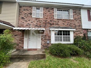 Building Photo - Spacious townhouse in the heart of Lafayette!