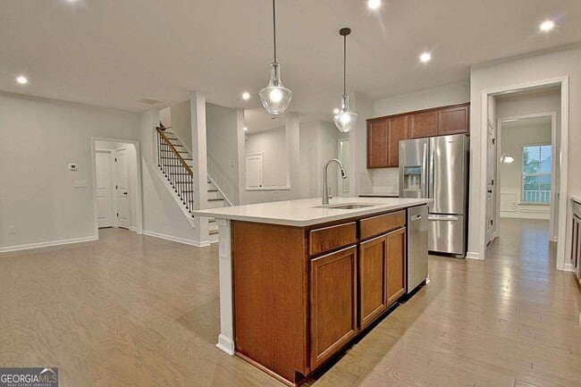 Building Photo - 504 Albertson Ave