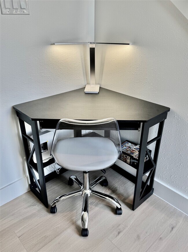 Building Photo - 4014 Hutchins St