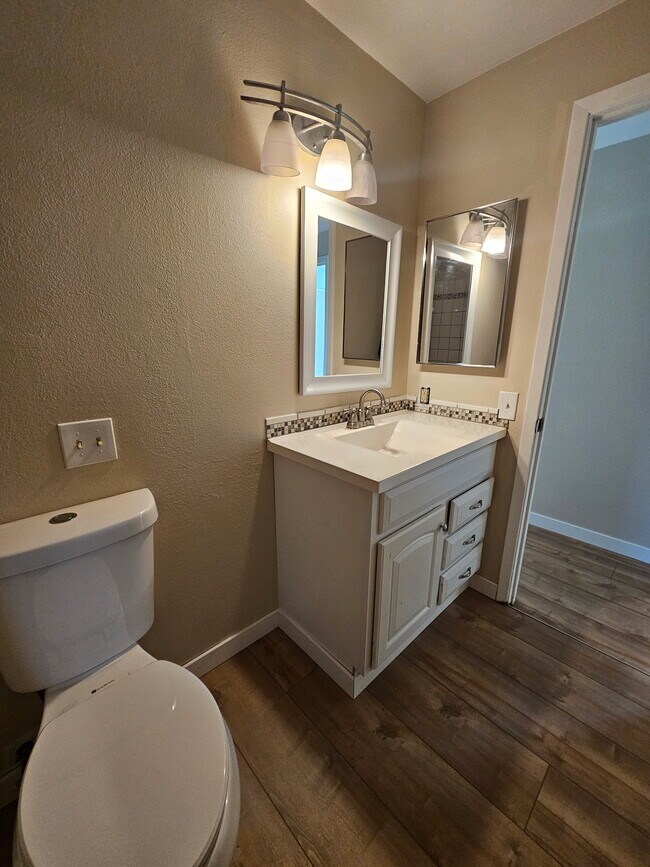 Building Photo - 180 NW Wilson Cir