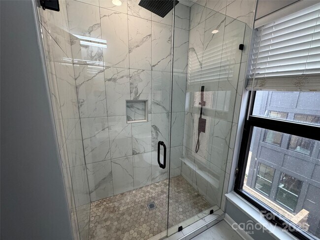 Building Photo - 559 New Bern Station Ct