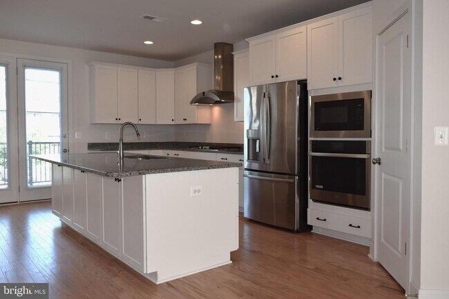 Building Photo - 23079 Sullivans Cove Sq