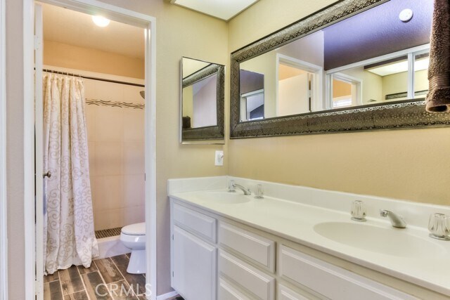 Building Photo - 6053 E Hackamore Ln