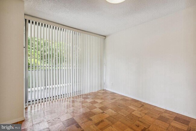 Building Photo - 5225 Pooks Hill Rd