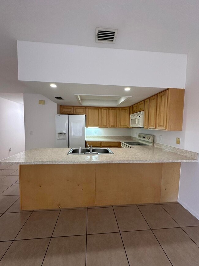 Building Photo - 1217 Schumann Dr