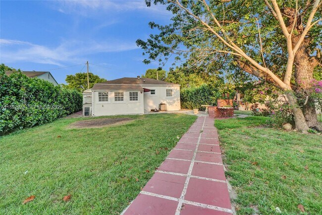 Building Photo - 4718 NW 15th Ave