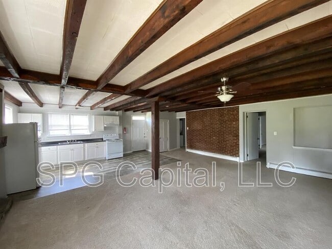 Building Photo - 130 S Main St