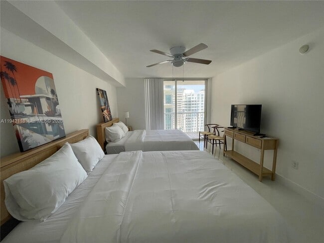 Building Photo - 1200 Brickell Bay Dr