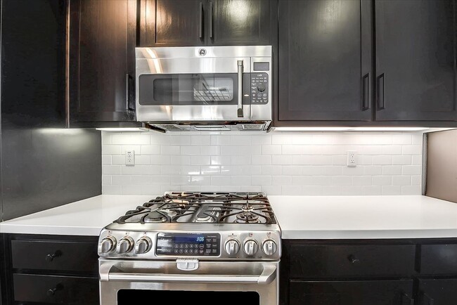 Building Photo - LUXURY TOWNHOME IN SUNNYVALE | 2014 BUILD