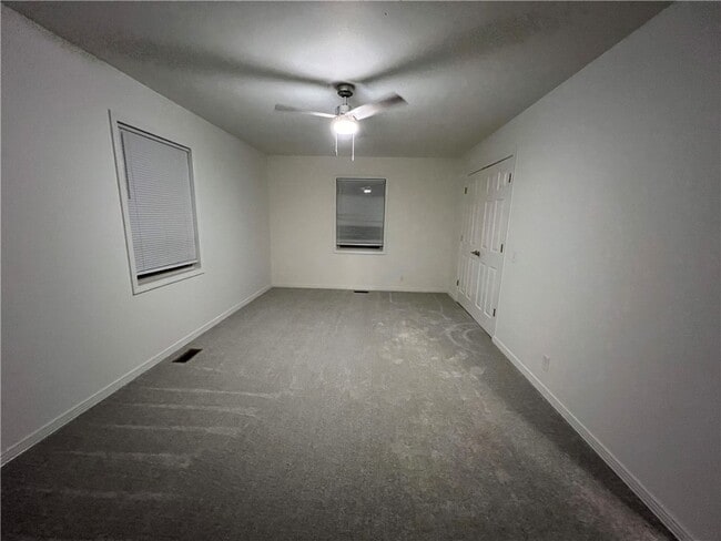 Building Photo - 1607 Mayflower Rd