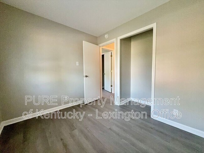 Building Photo - 2408 Shandon Dr