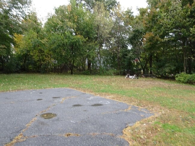 Building Photo - 6 Pondover Rd