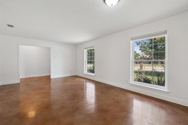 Building Photo - 7202 Squirrel Oak Cir