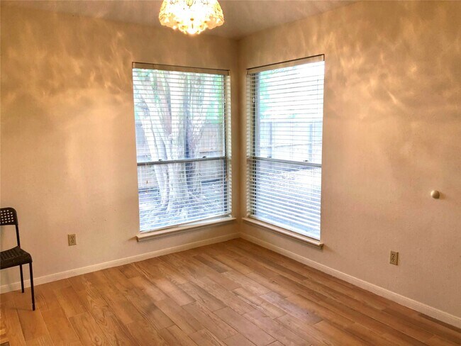 Building Photo - 15650 Pebble Lake Dr