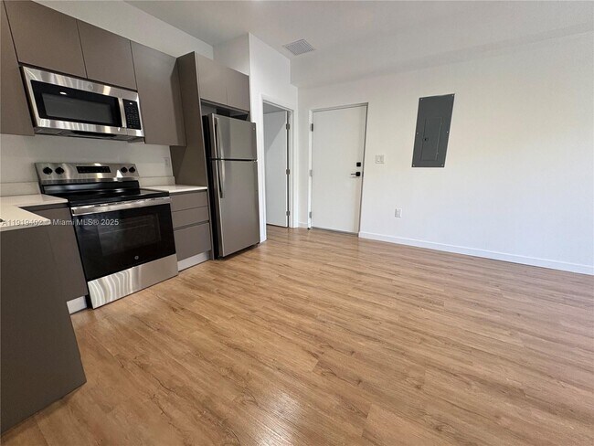 Building Photo - 85 NE 55th St