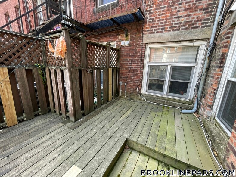 Building Photo - 1406 Beacon St