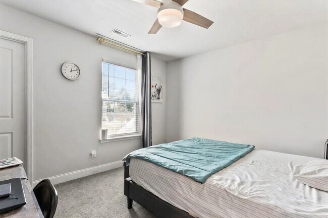 Building Photo - 11732 Glenwood Dr