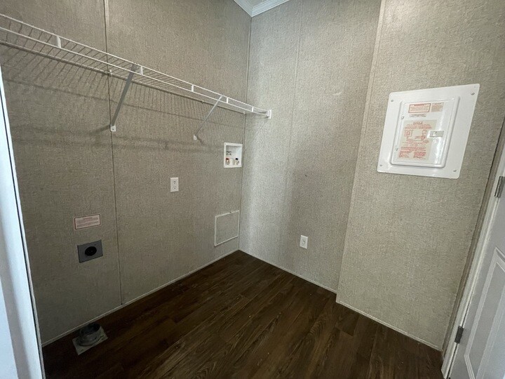 Building Photo - 38054 Versailles St