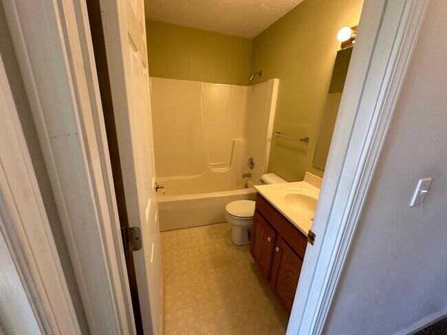 Building Photo - 505 Harriet Ct