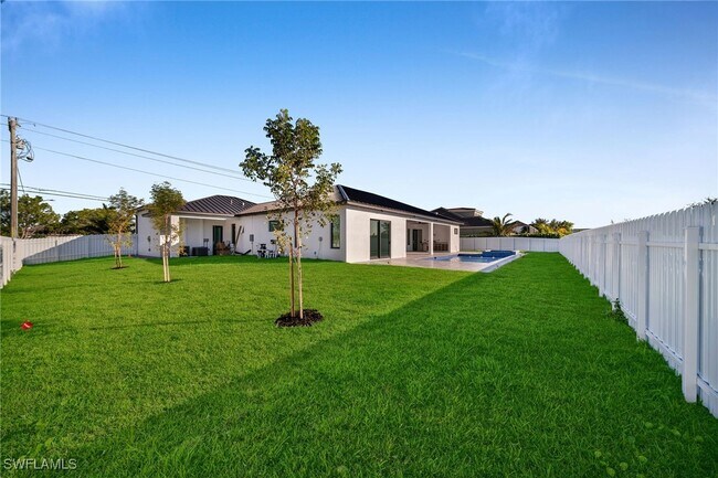 Building Photo - 4016 Chiquita Blvd S