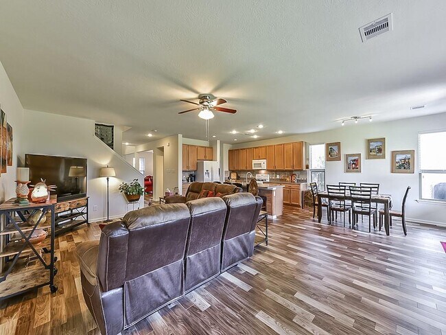 Building Photo - 15223 Sunlight Bay Ct