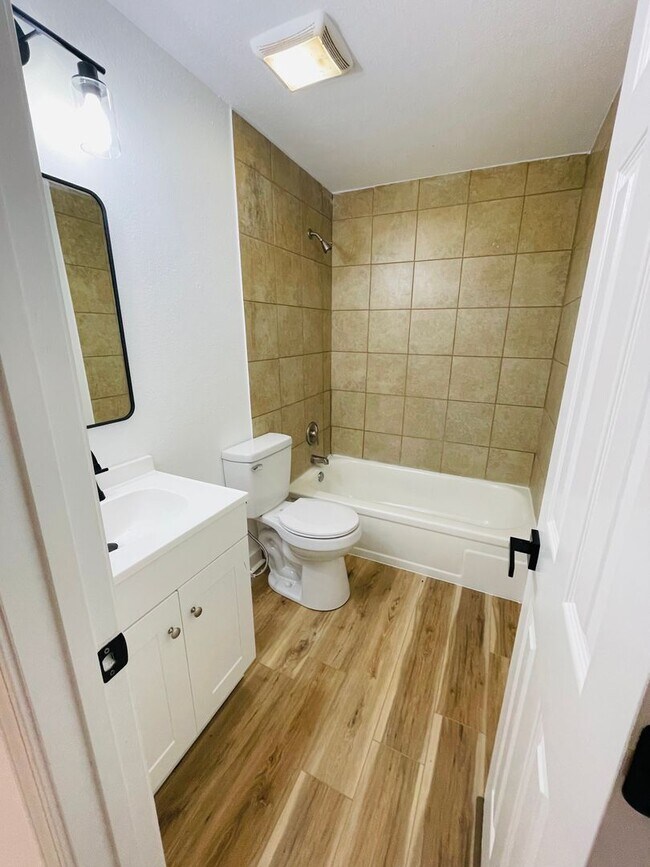 Building Photo - Stunning 4 Bedroom Home for Rent - Fully Remodeled!