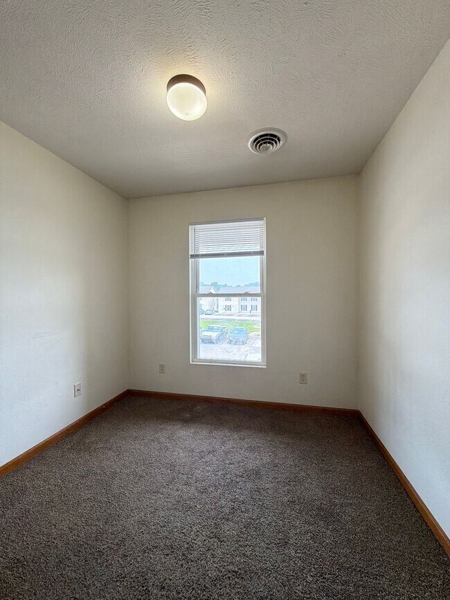 Building Photo - 279 Woodridge Ct