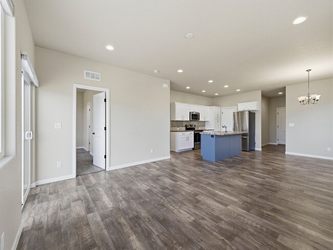 Building Photo - Updated 2-Bedroom, 2-Bathroom Home in Loveland