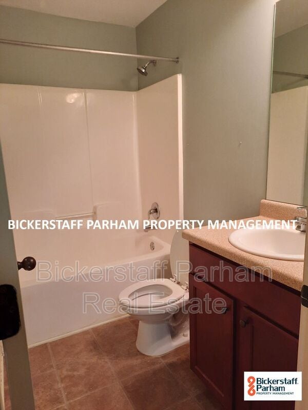 Building Photo - 15 Churchhill Dr