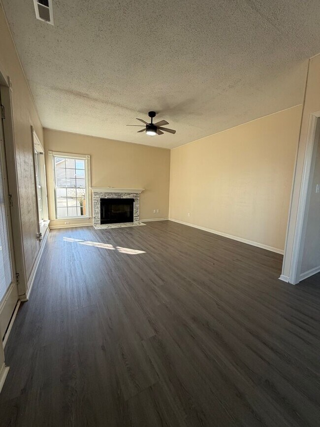 Building Photo - 3 bed | 2.5 bath | 2,630 sq ft