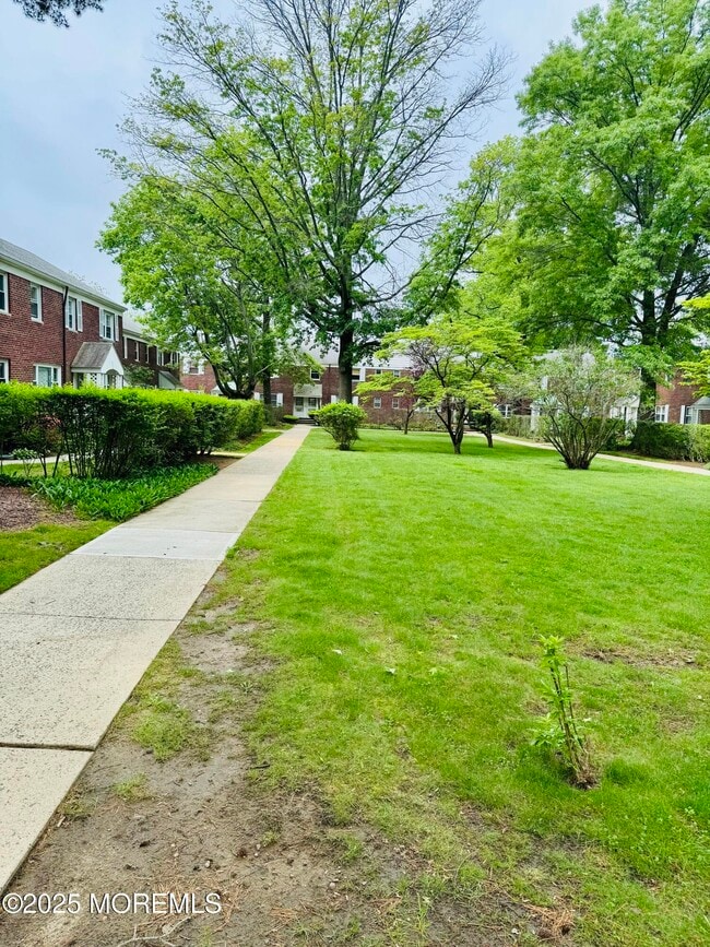 Building Photo - 146 Manor Dr