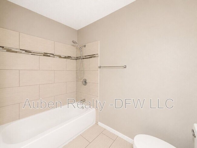 Building Photo - 509 S Beverly St