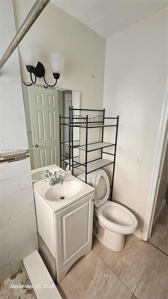 Building Photo - 1830 Monroe St