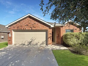 Building Photo - 401 Utica Way