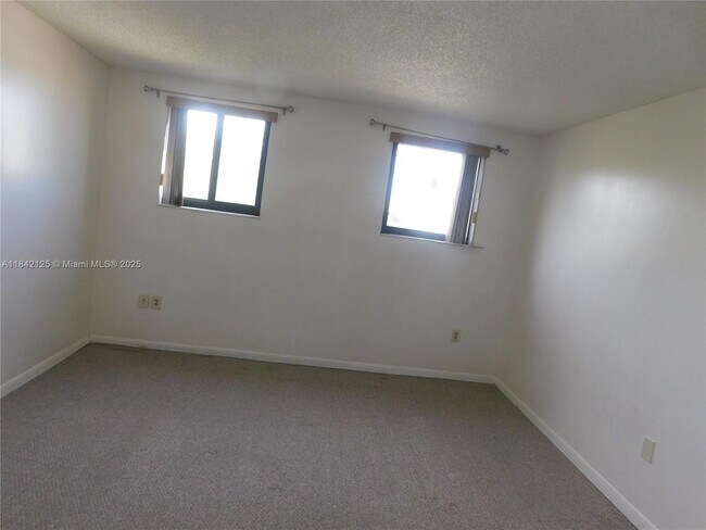 Building Photo - 1121 SW 105th Ave