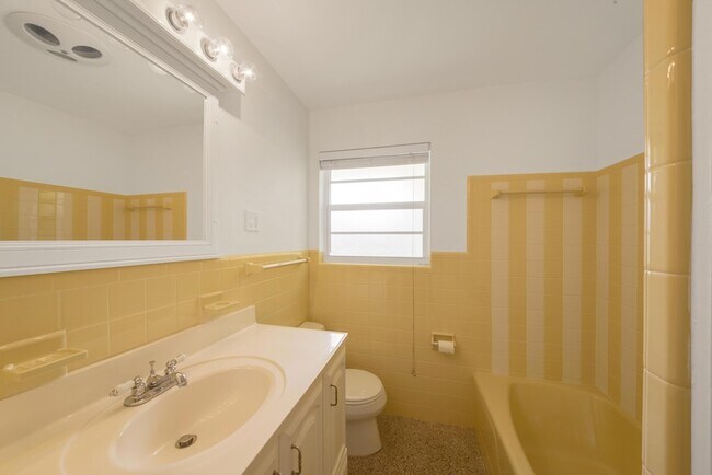 Building Photo - 2022 Collier Ave