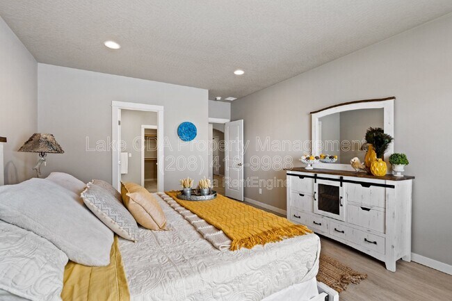 Building Photo - 5673 W Rockingham Dr