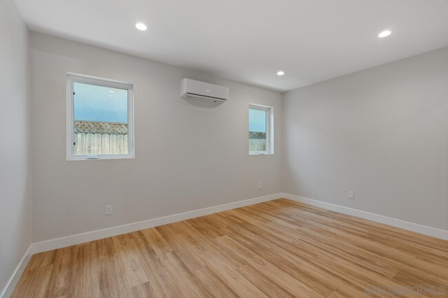 Building Photo - 1489 Fern Ave