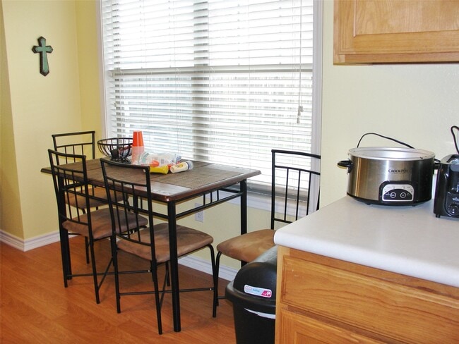 Building Photo - 106 Vista Way