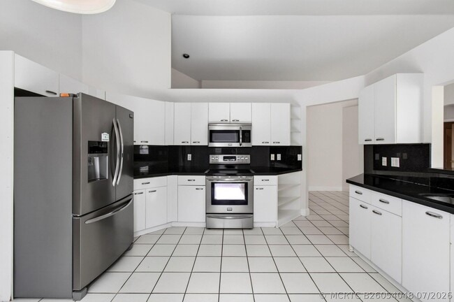 Building Photo - 5225 Brookview Dr