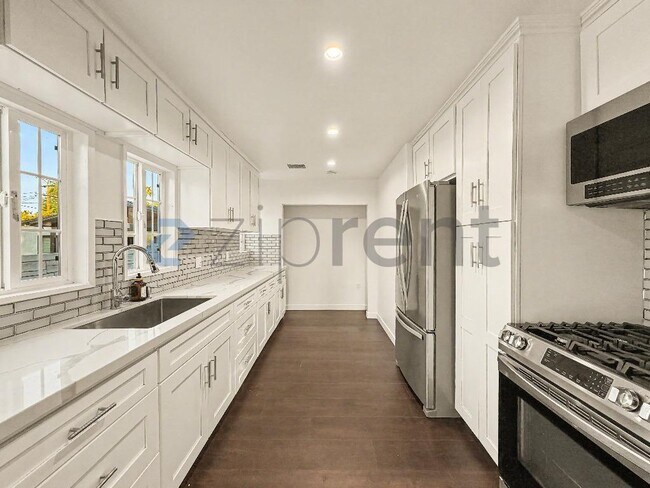 Building Photo - Unit