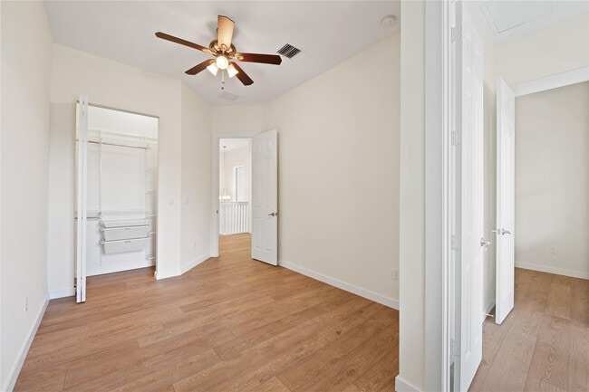 Building Photo - 1434 SW 4th Ave